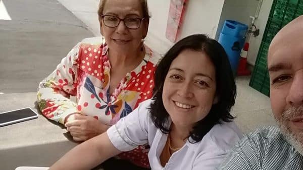 Selfie de tres personas